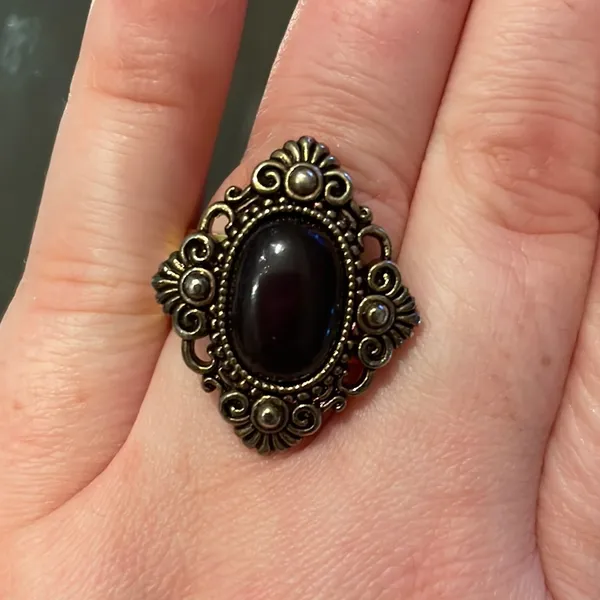 Vintage style statement ring. Diamond shaped with black oval center. Adjustable - Image 3