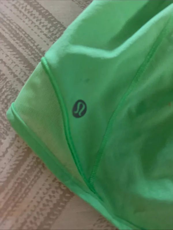 Lululemon Hotty Hot Shorts Low Rise 2.5” Lime Green Women’s Size 2 - Image 9