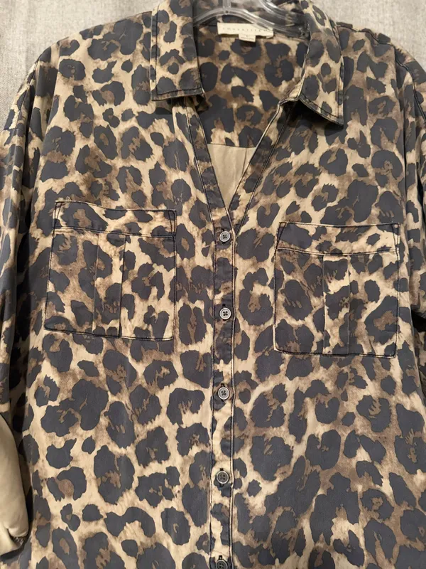 | Leopard Button Down | L - Image 4