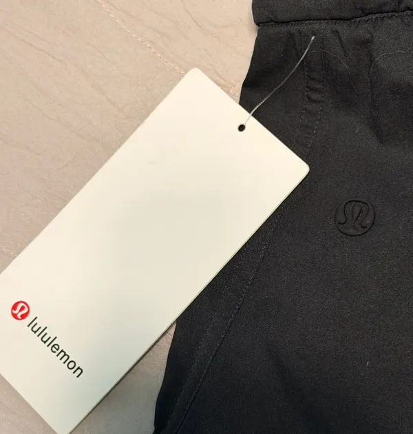 Lululemon Cinchable Waist High-Rise Woven Shorts 3.5" - Image 3