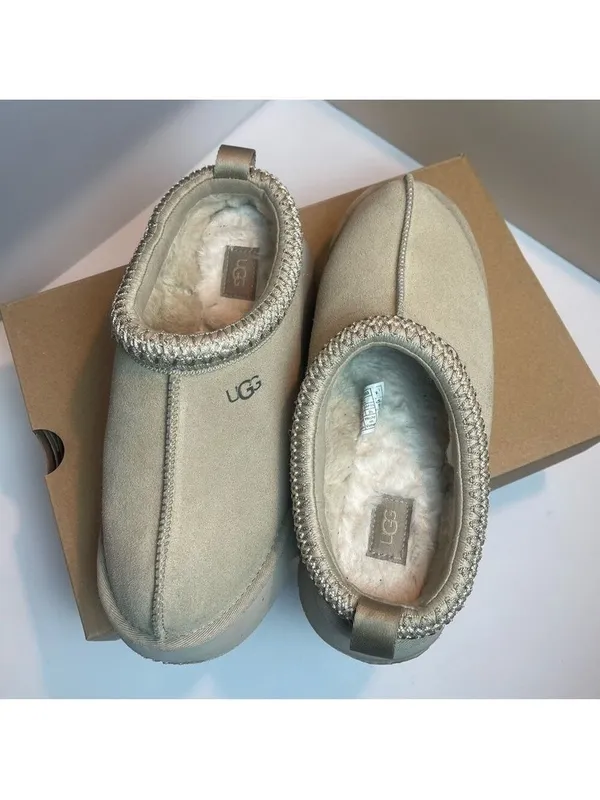UGG Tazz Platform in Sand color. Scandi-Chic Neutral Slip-On / Mule Gen-Z Sz 8 - Image 6