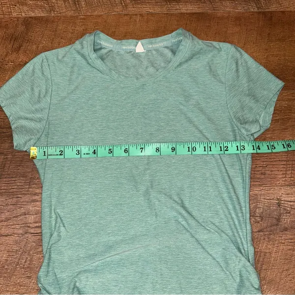 New Balance Ruched Side Crewneck Women's Short Sleeve Fitted Aqua Green Top - Image 7