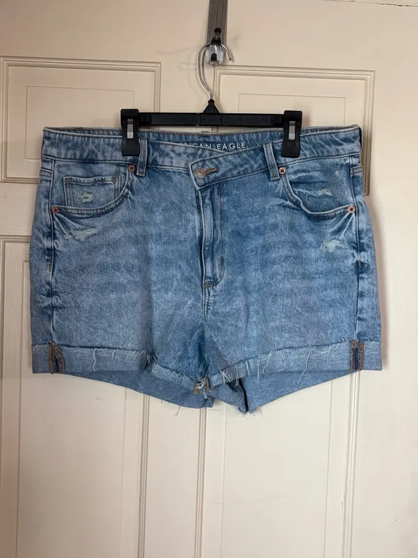 American Eagle Blue Denim Mom Shorts High Rise Frayed Hem Stretch Size 14 - Image 9