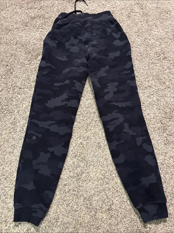 Lululemon Scuba High-Rise Jogger *Fleece 28" size 2 - Image 3
