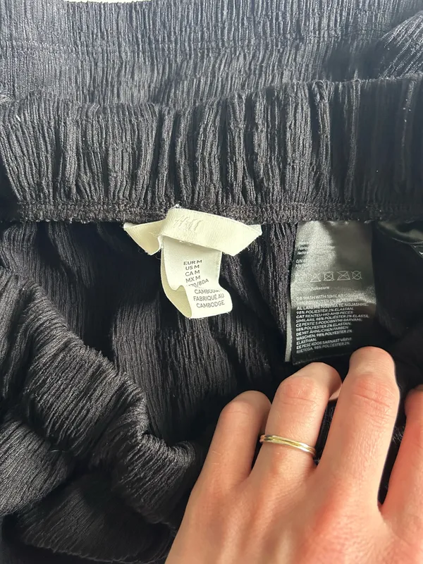 H&M Crepe Shorts - Image 3