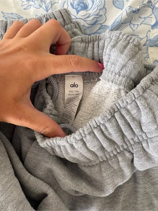 ALO Yoga Sweat Set - Image 5