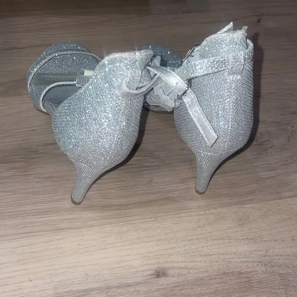 Dream Paris New sparkle silver heels size 9 - Image 9