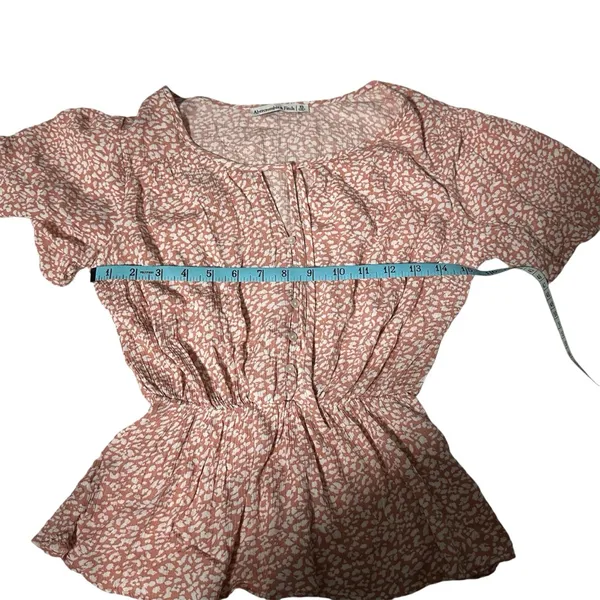 Abercrombie‎ & Fitch Pink & White Floral Keyhole Peplum Blouse Size XS - Image 3