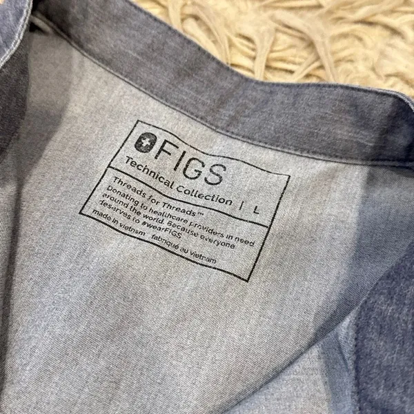 Figs Rafaela scrub top size large gray - Image 3