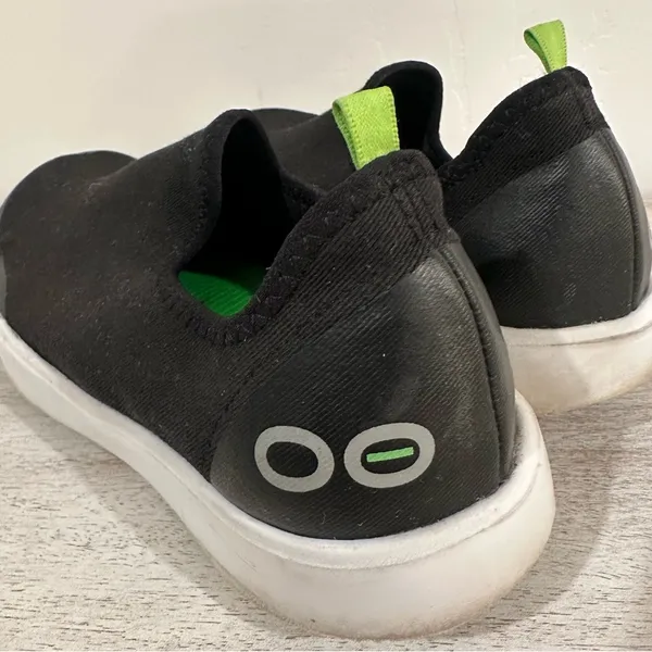 Oofos OOMG EEZEE Low Show Black and white size 7 - Image 7