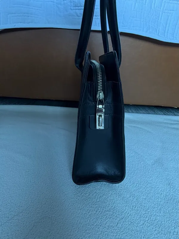 Authentic Gucci Vintage Black Leather Structured Top Handle Bag - Image 3