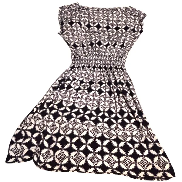Banana Republic XS Black White Geometric Print Dress Smocked Waist Stretch - Image 8