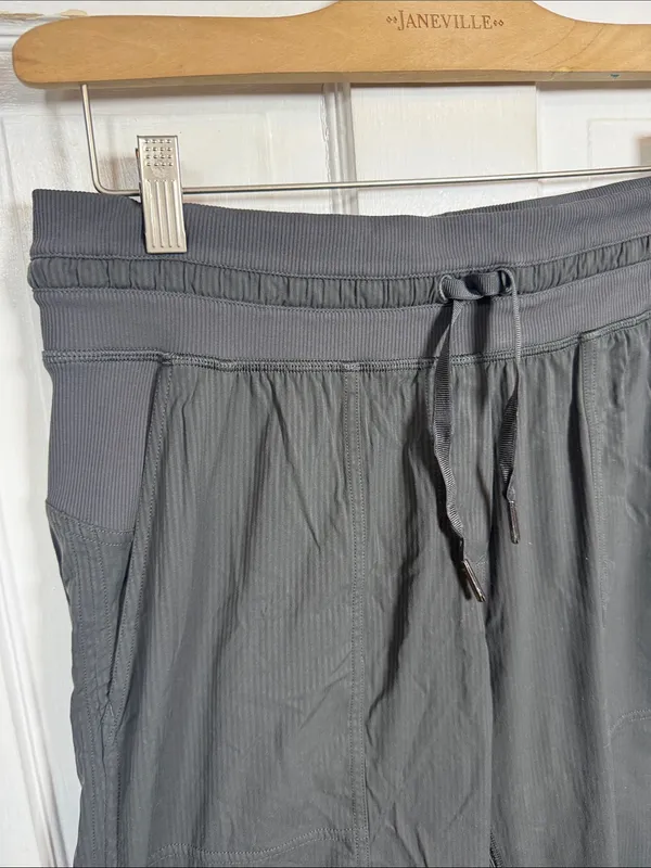 Lululemon Dance Studio Mid-Rise Cropped Pant in Black Night W2537 Sz 8 - Image 7
