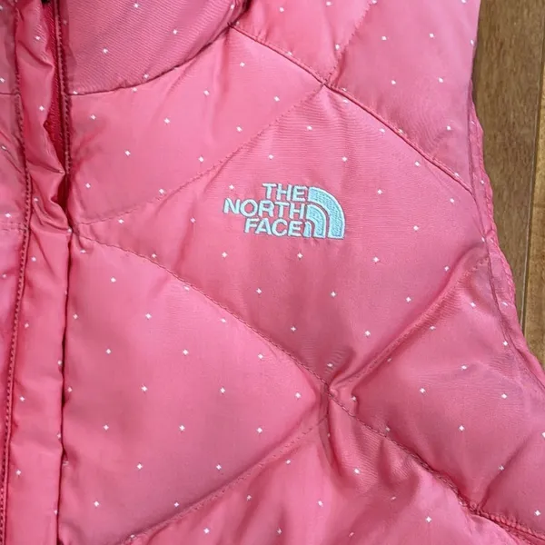 The North Face 550 Down Filled coral with white polkadots puffer Vest Size M - Image 2