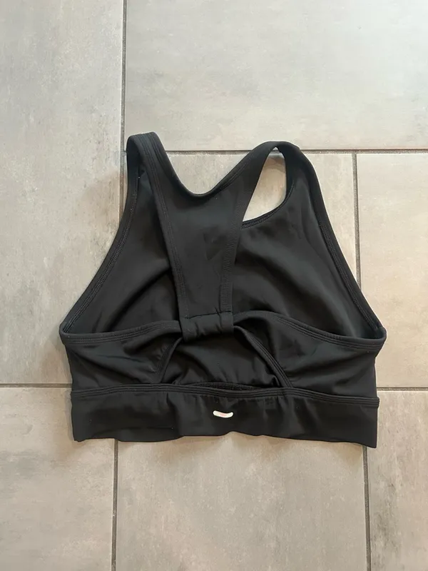 Aerie Chill Play Move Sports Bra in Black - Image 4