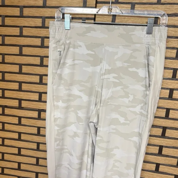 Athleta Tan‎ Camo Pants Size 4 - Image 3