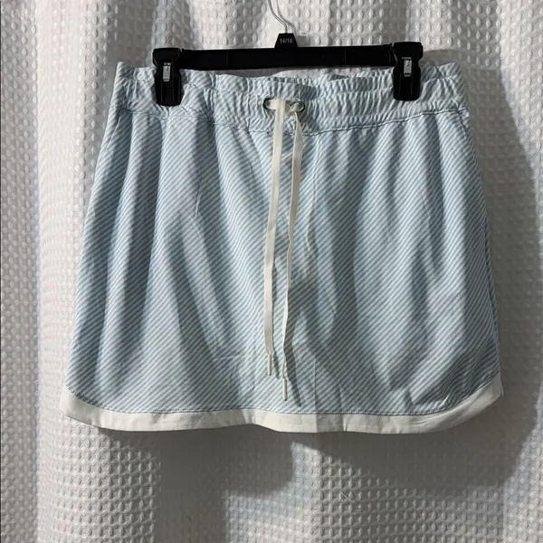 Southern Tide kyle sky blue striped skort with white built in shorts. Size Med - Image 2