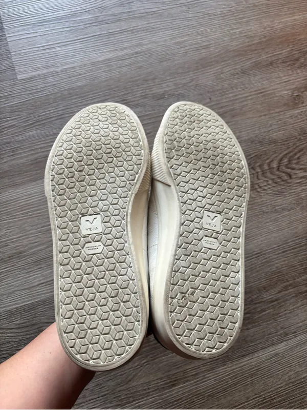 Veja Recife Sneaker In Extra White & Emeraude - Image 6