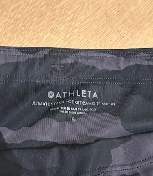 Athleta ultimate stash pocket camo 7” biker short size small - Image 3