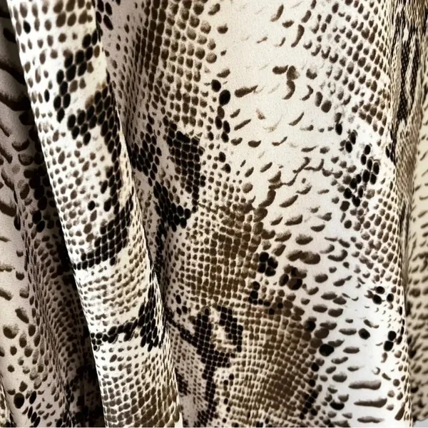 VICI‎ Women's Snake Print V Neck Balloon Sleeve Top Large | EUC - Image 8