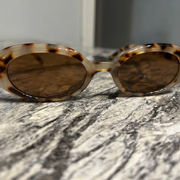 Tortoise Shell Sunglasses Brown - Image 4