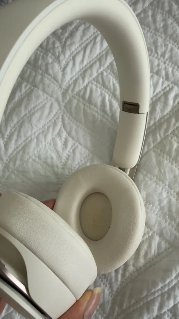 Beats Solo Pro Noise Cancelling Headphones - Image 7