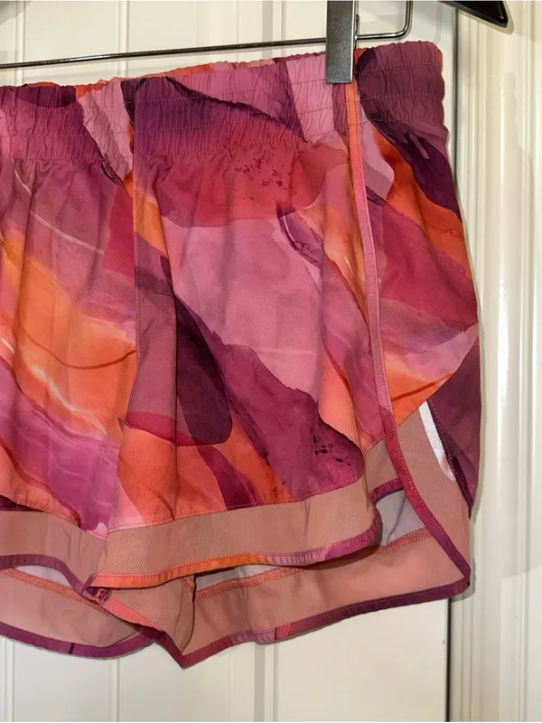 Athleta Printed Mesh Racer Run Short 4" M - Image 3