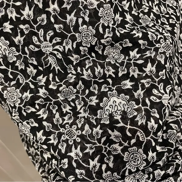 Cute mesh floral vines v-neck ruched top INC maximalist Y2K vibes stretchy - Image 6