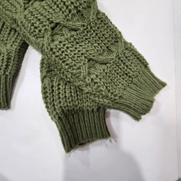 HEARTLOOM Rylen Sweater in Moss - Image 7