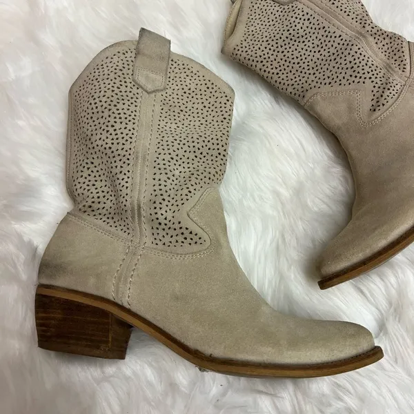BCBGeneration ‘Bastille’ Cowboy Boots, Pull‎ On Boots Size 8 Bin 17 - Image 6