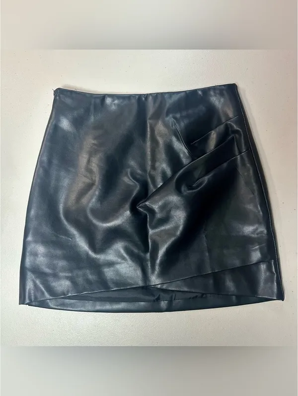 Lulus Black Faux Leather Asymmetrical Mini Skirt Size Small NWT - Image 2