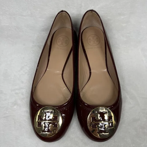 Tory Burch Reva Ballet Flats Burgundy Patent Leather Gold Medallion Womens‎ 7M - Image 3