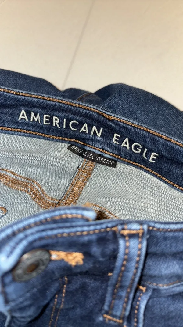 American Eagle jegging jean distressed knees/ankle button/zip pockets Sz 8 short - Image 6