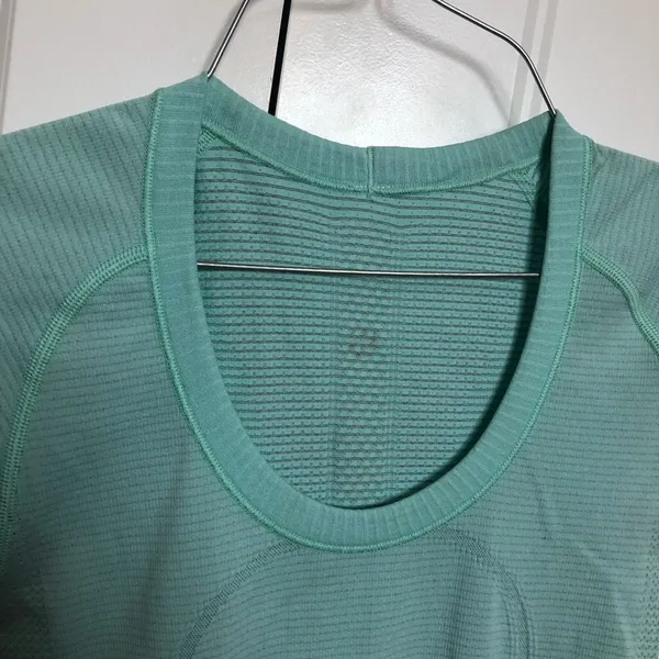 Women's lululemon Mint Green size two swiftly tech tshirt - Image 3
