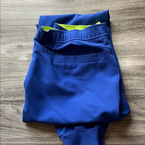 Figs Blue Joggers with Neon Yellow Accents women’s. Size Small Style# M21SW2053 - Image 5