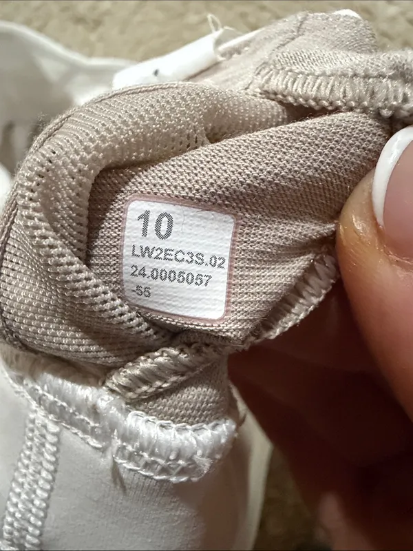 Lululemon Energy Bra High Neck Long Line Zip size 10 VGUC - Image 5
