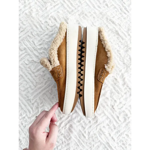 Aquatalia Amata Shearling Platform Loafer Mules in Camel Cozycore Minimalist - Image 5