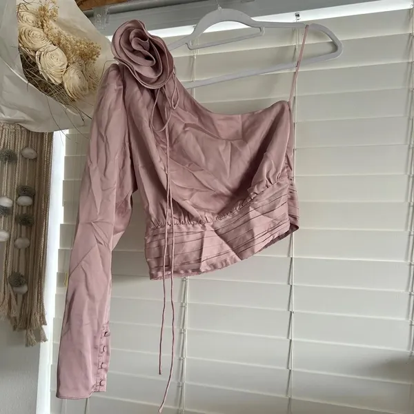 ASTR Carmelita dusty rose satin one shoulder draped blouse top size XS - Image 2