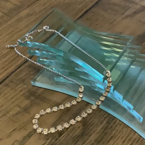 Elegant Silver Necklace - Image 2