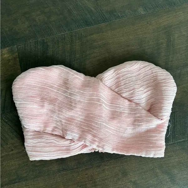 Revolve Pink Crop Top - Image 5