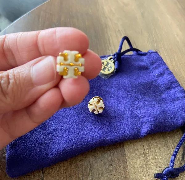 Tory Burch CREAM LOGO STUD EARRINGS - Image 3