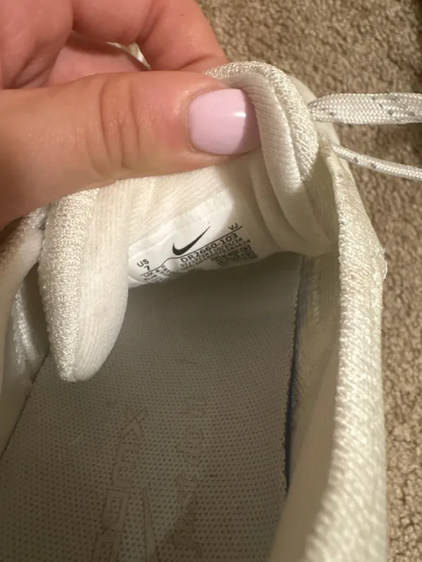 White Nike sneakers  - Image 5