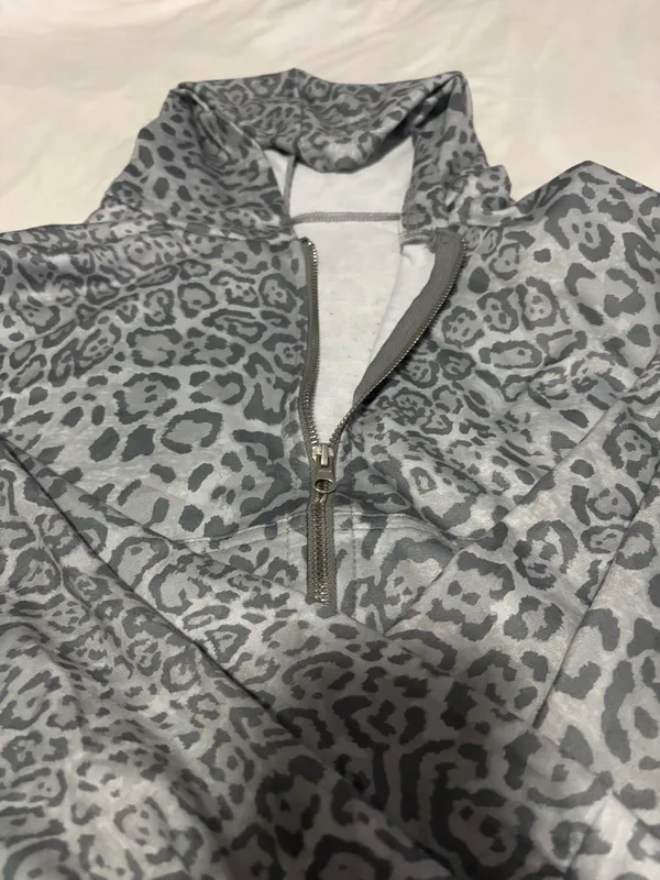 Gray leopard print sweatshirt Size XS - Image 2