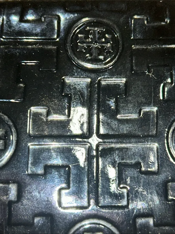 Tory Burch Black Patent Leather Embossed Logo Zip Around Continental Wallet - Image 13