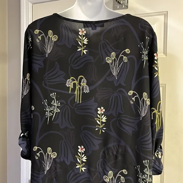 LOFT Black and Navy CrewNeck Floral Long Sleeve Blouse with Side Slits- Medium - Image 10