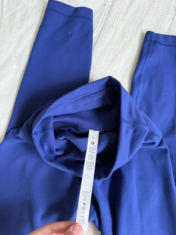 NWOT Lululemon Blue Align Leggings - Image 4