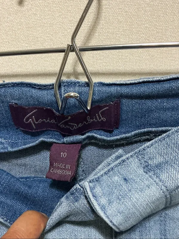 Gloria Vanderbilt Light Blue Denim Pleated Women's Shorts - Image 2