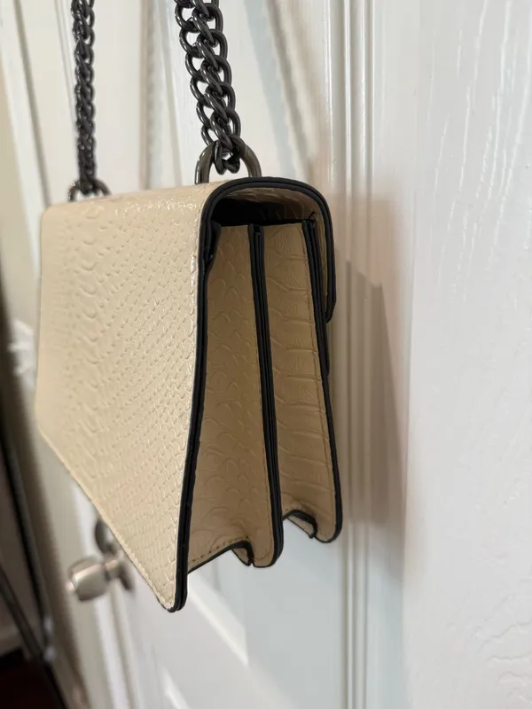 Cream Textured Shoulder Bag with Gunmetal Chai - Image 8