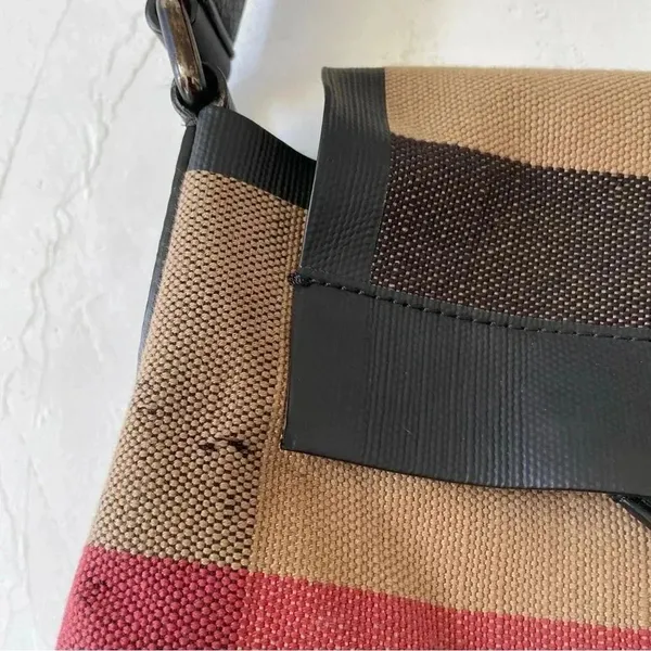 Burberry Messenger Unisex Bag - Image 8