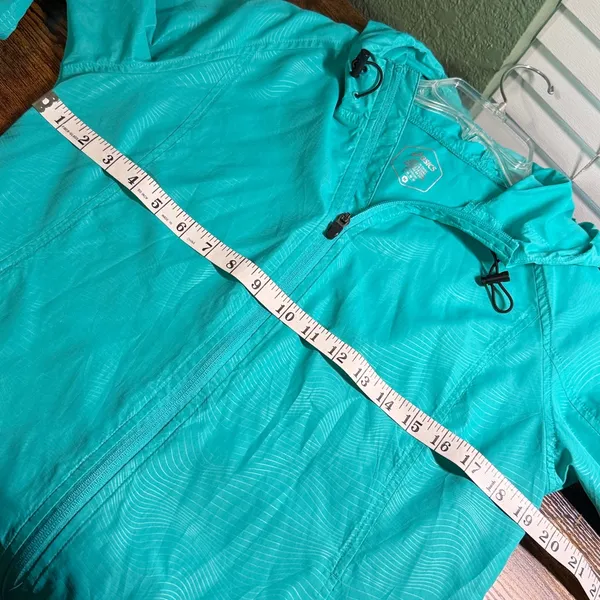 ASICS running raincoat packable lightweight water / wind resistant - Image 4